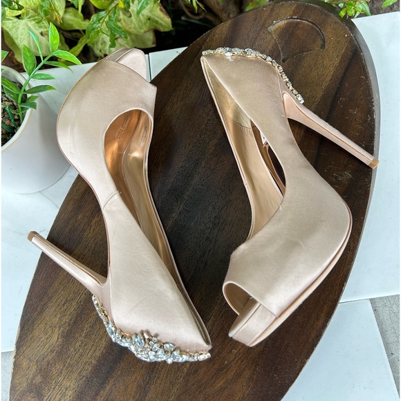 BADGLEY MISCHKA Kiara Embellished Peep Toe pumps 8 womens - Picture 14 of 15